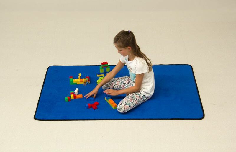 play rug solid blue 4